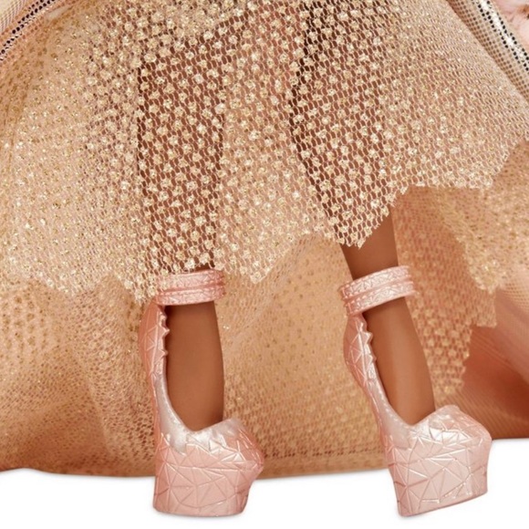 L.O.L. Surprise! O.M.G. 2021 Collector Edition NYE Queen Fashion Doll - Picture 3 of 7